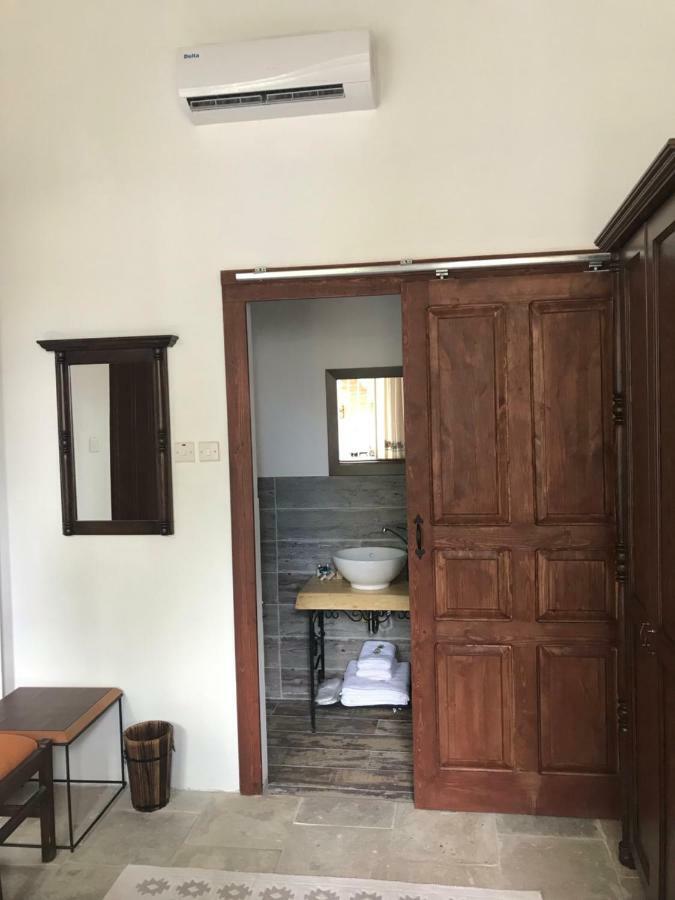 Palm Garden Guest House Нікосія Екстер'єр фото